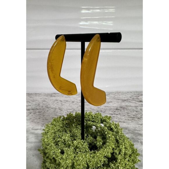 Vintage MCM Chunky Butterscotch Abstract Bakelite Dangle Drop Earrings - Picture 1 of 6